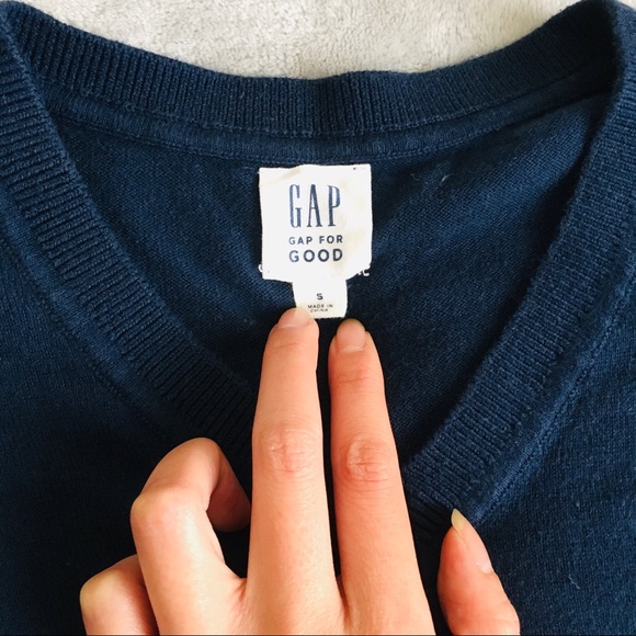 GAP V-Neck Sweater - Picture 5 of 7